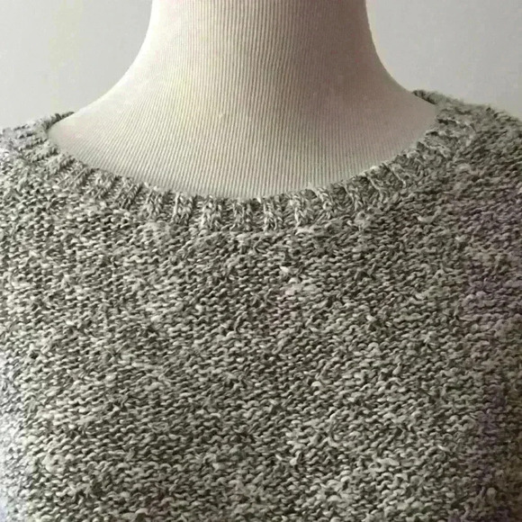 Hollister Cold Shoulder Sweater Size Small - Picture 7 of 9